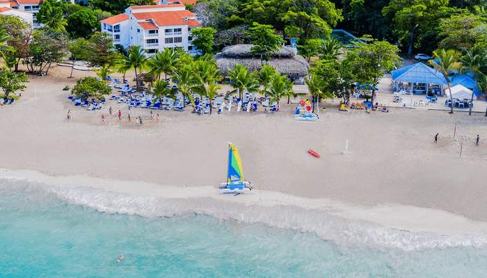 Merian Amber Cove Resort for a Day Pass